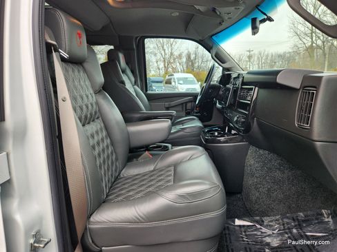 Used 2023 Chevrolet Express 2500 image 42
