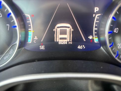 Used 2023 Chrysler Pacifica Touring-L image 16