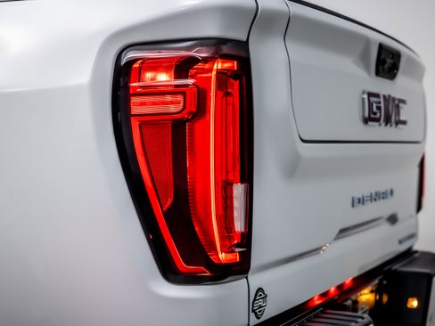 Used 2020 GMC Sierra 3500 Denali w/ Denali Ultimate Package image 12