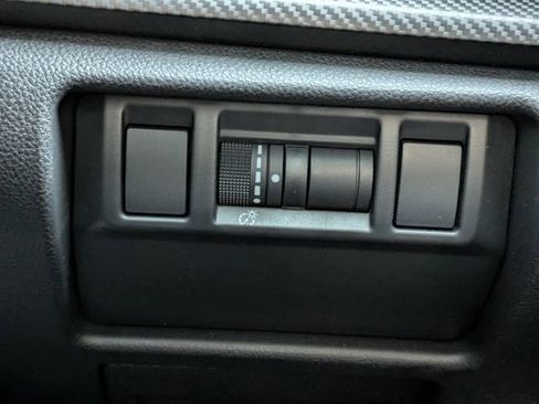 Used 2025 Subaru Crosstrek 2.0i Premium image 30