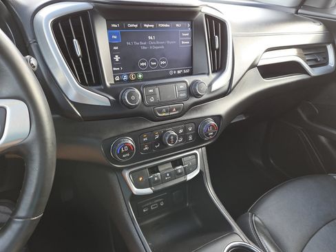Used 2024 GMC Terrain SLT w/ Tech Package FWD image 30