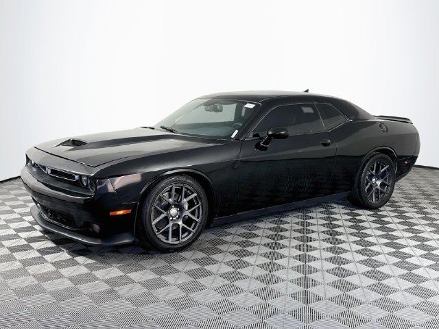 Used 2016 Dodge Challenger R/T Scat Pack w/ Leather Interior Group RWD image 4