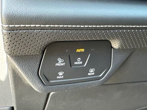 New 2026 Volkswagen Atlas SE image 38