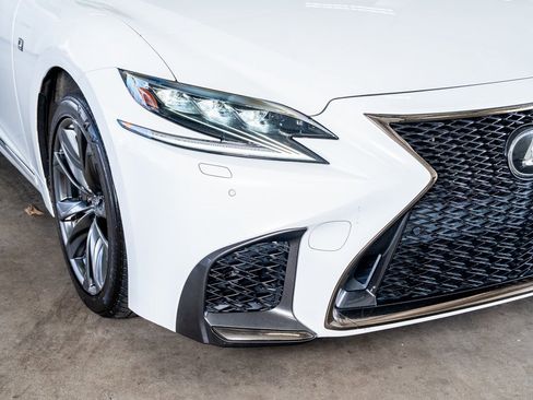 Used 2018 Lexus LS 500 F Sport w/ Accessory Package (Z2) image 18