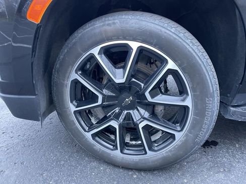 Used 2024 Chevrolet Suburban RST w/ Luxury Package image 34