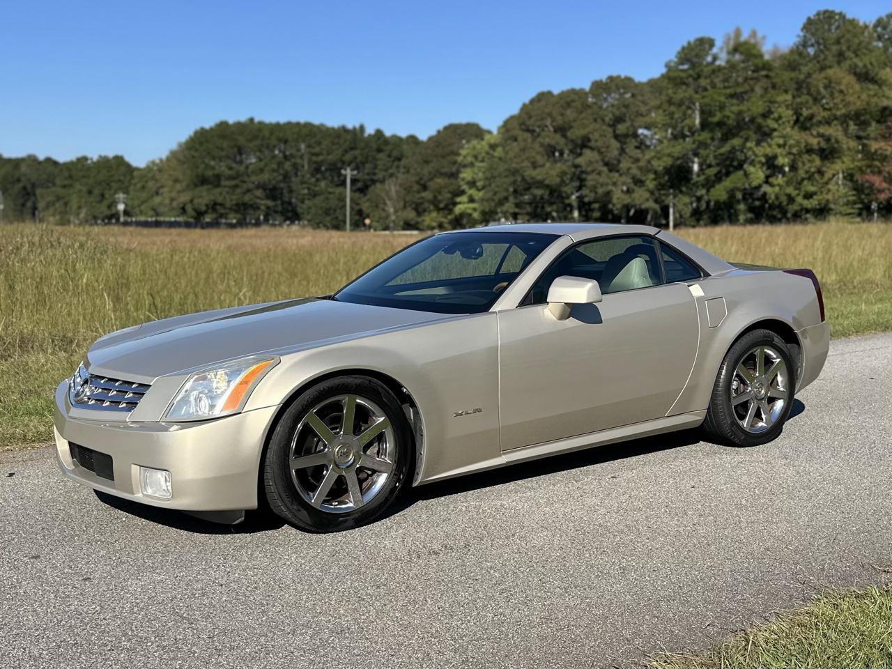 Used 2006 Cadillac XLR RWD image 3