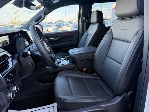 Used 2025 GMC Yukon XL Denali image 8