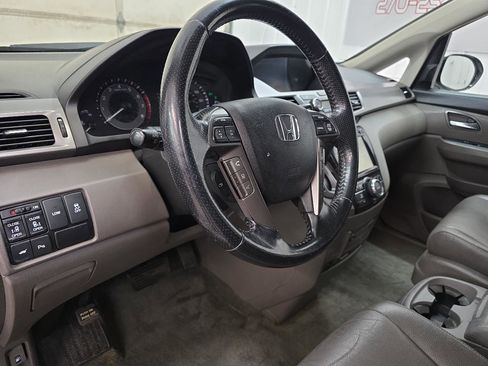 Used 2016 Honda Odyssey Touring Elite image 23