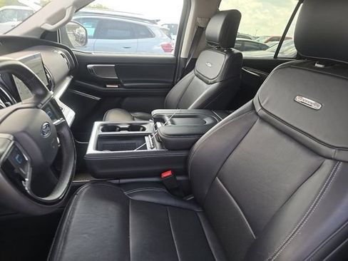 Used 2025 Ford Expedition Max Platinum w/ Driver's Package AWD/4WD image 6