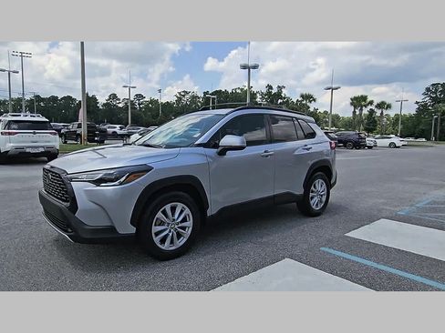 Used 2022 Toyota Corolla Cross LE w/ Moonroof Package FWD image 22
