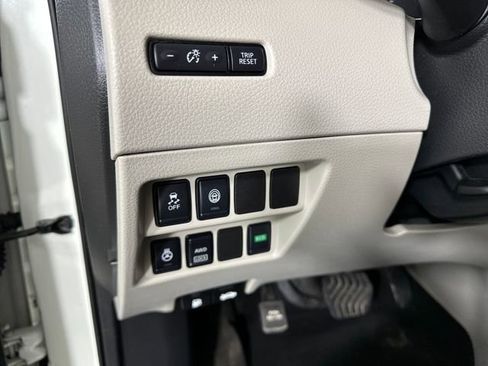 Used 2018 Nissan Rogue Sport SL w/ SL Premium Package image 19