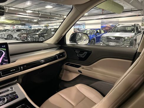 Used 2024 Lincoln Aviator AWD w/ Premium Package image 25
