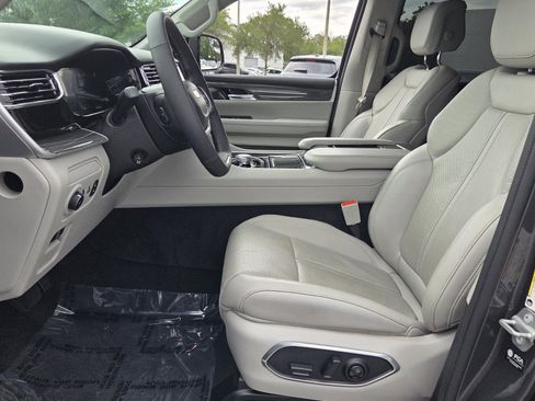 Used 2022 Jeep Wagoneer Series III w/ Convenience Group I RWD image 10