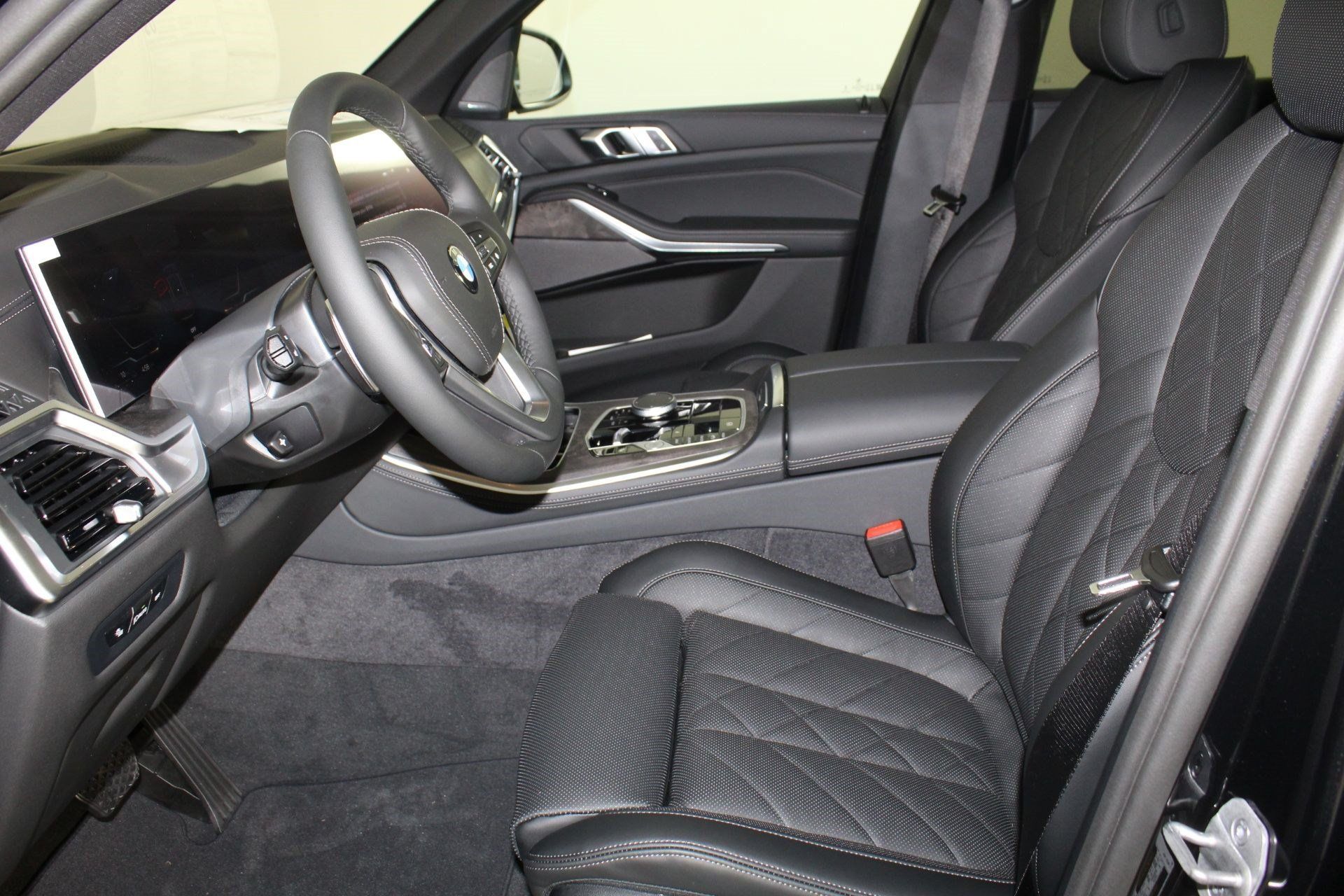 Used 2026 BMW X5 xDrive40i w/ Premium Package AWD/4WD image 5