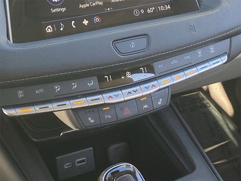 Used 2021 Cadillac XT4 Luxury w/ Cold Weather Package image 31