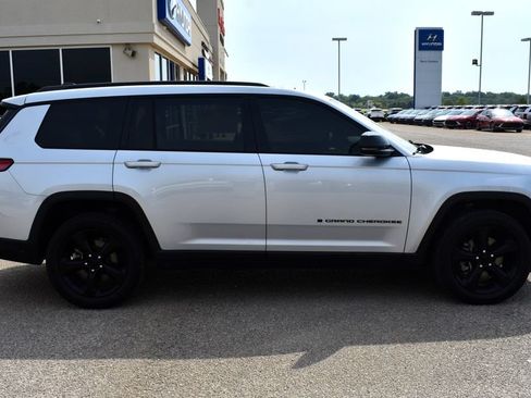 Used 2023 Jeep Grand Cherokee L Laredo AWD/4WD image 2