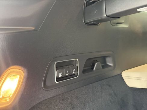 Certified 2025 Mercedes-Benz GLS 450 4MATIC image 33