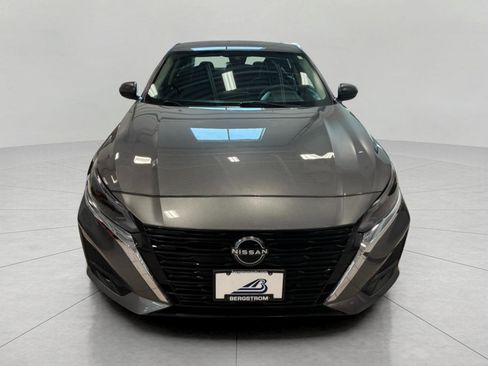 Used 2025 Nissan Altima 2.5 SV image 3