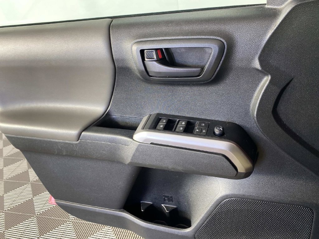 Used 2021 Toyota Tacoma SR5 AWD/4WD image 22