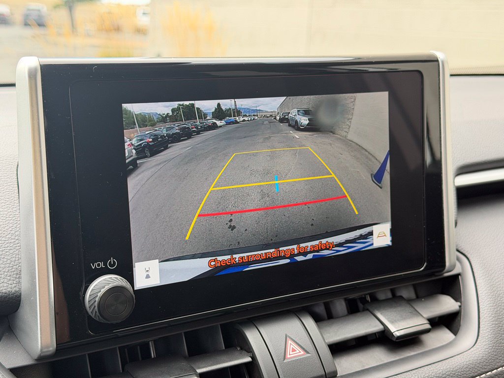 Used 2025 Toyota RAV4 XLE AWD/4WD image 17