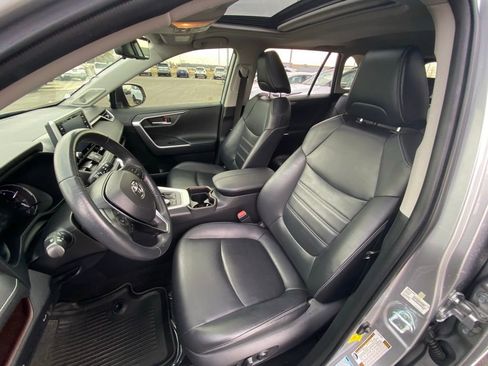 Used 2019 Toyota RAV4 Limited w/ Carpet Mat Package image 24