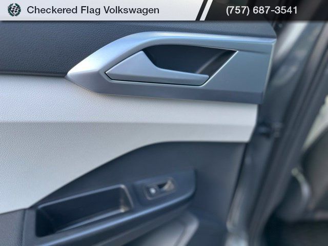 Used 2025 Volkswagen Taos SE FWD image 24