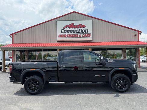 Used 2025 GMC Sierra 2500 AT4 AWD/4WD image 3