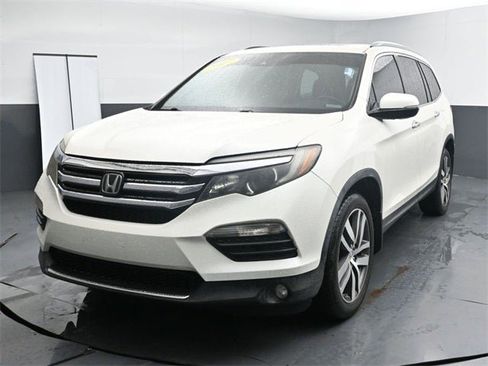 Used 2017 Honda Pilot Touring image 7