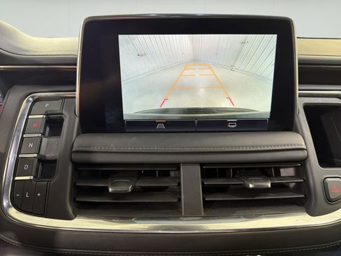 Used 2024 GMC Yukon SLE w/ Gmc Pro Safety Plus Package RWD image 17