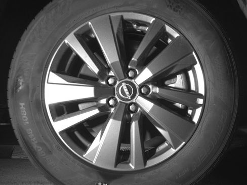 Used 2025 Nissan Pathfinder SV FWD image 13