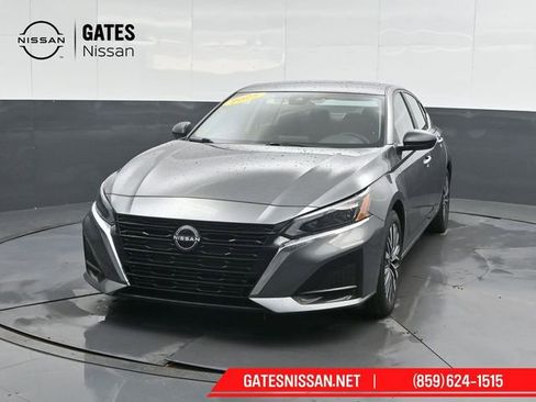 Used 2025 Nissan Altima 2.5 SV image 6