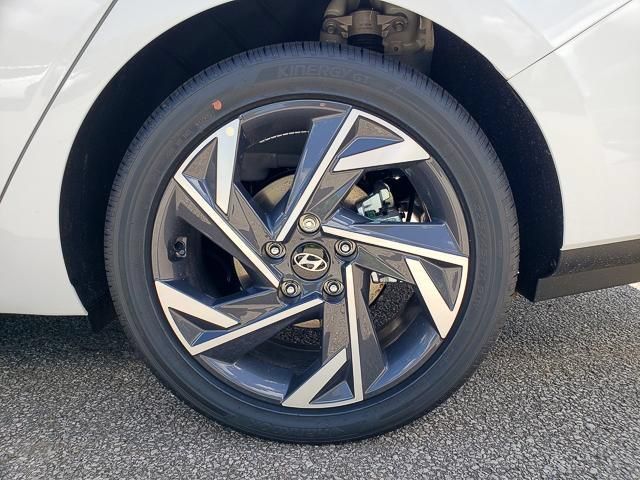 New 2025 Hyundai Elantra SEL FWD image 12