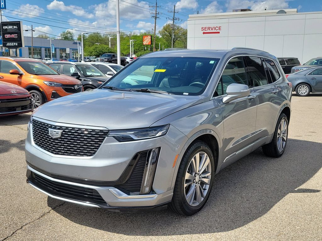 Used 2024 Cadillac XT6 Premium Luxury AWD/4WD image 2