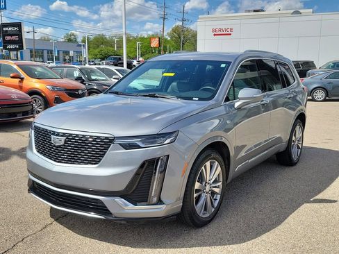 Used 2024 Cadillac XT6 Premium Luxury AWD/4WD image 2