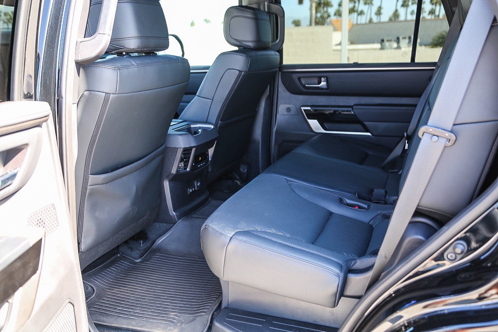 Used 2025 Toyota Sequoia Limited w/ Tow Technology Package AWD/4WD image 18