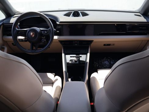 Used 2025 Porsche Macan Electric RWD image 21