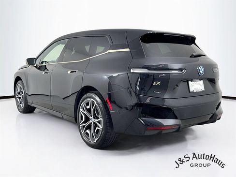 Used 2024 BMW iX xDrive50 w/ Premium Package AWD/4WD image 5