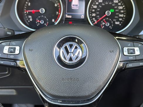 Used 2019 Volkswagen Tiguan SE w/ Panoramic Sunroof Package FWD image 17