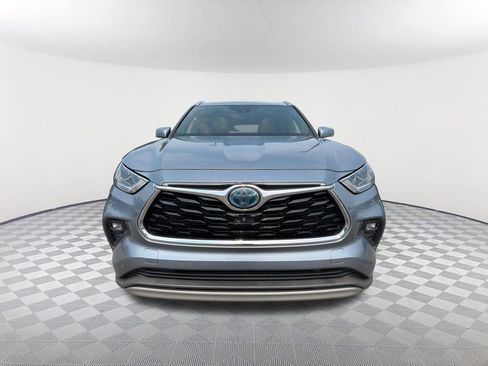Used 2020 Toyota Highlander Platinum FWD image 2