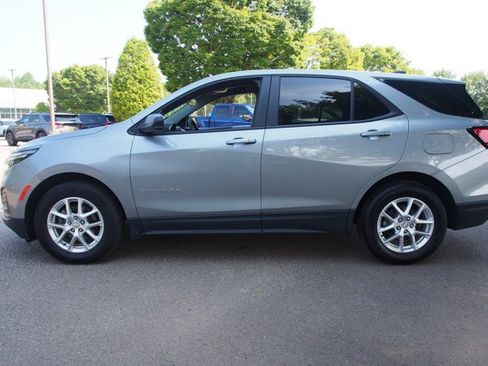 Used 2024 Chevrolet Equinox LS w/ LS Convenience Package FWD image 4