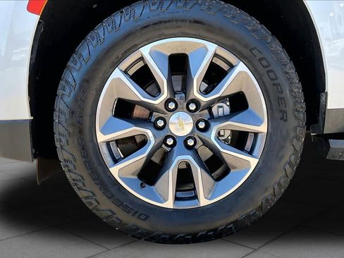 Used 2021 Chevrolet Tahoe LT w/ Luxury Package RWD image 11