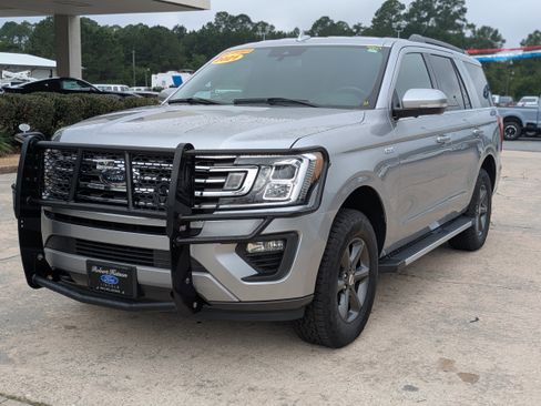 Used 2021 Ford Expedition XLT image 2