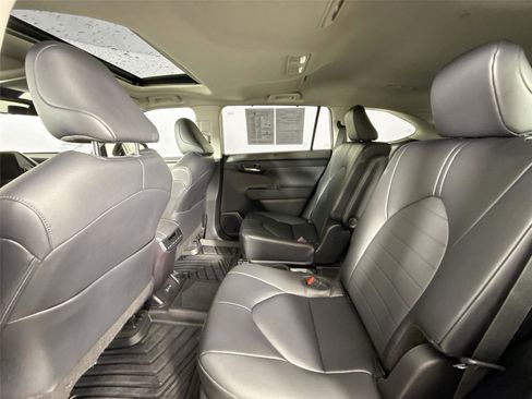 Certified 2024 Toyota Highlander XLE image 35