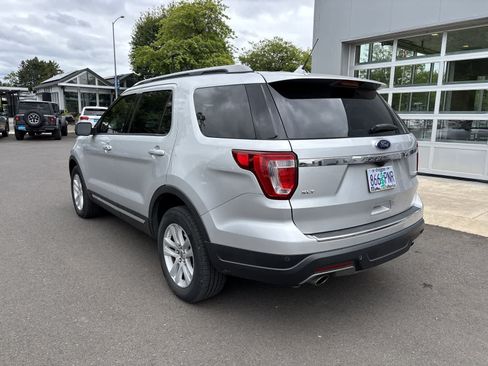 Used 2018 Ford Explorer XLT w/ Equipment Group 202A AWD/4WD image 3