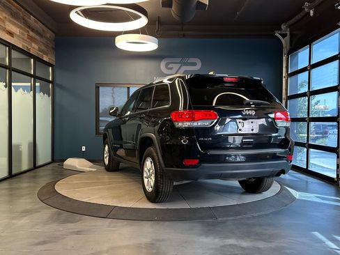 Used 2019 Jeep Grand Cherokee Laredo w/ Security & Convenience Group AWD/4WD image 5