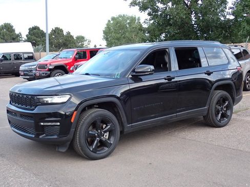 Used 2023 Jeep Grand Cherokee L Limited w/ Black Appearance Package AWD/4WD image 11