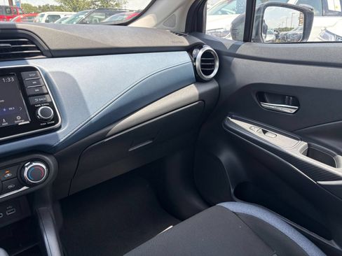 Used 2025 Nissan Versa SV FWD image 33
