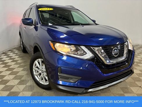 Used 2017 Nissan Rogue SV w/ Sun & Sound Touring Package AWD/4WD image 3