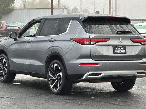 Used 2024 Mitsubishi Outlander SE image 7