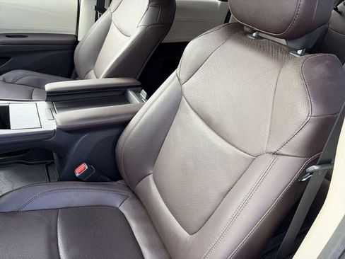 Used 2021 Toyota Sienna Platinum image 13